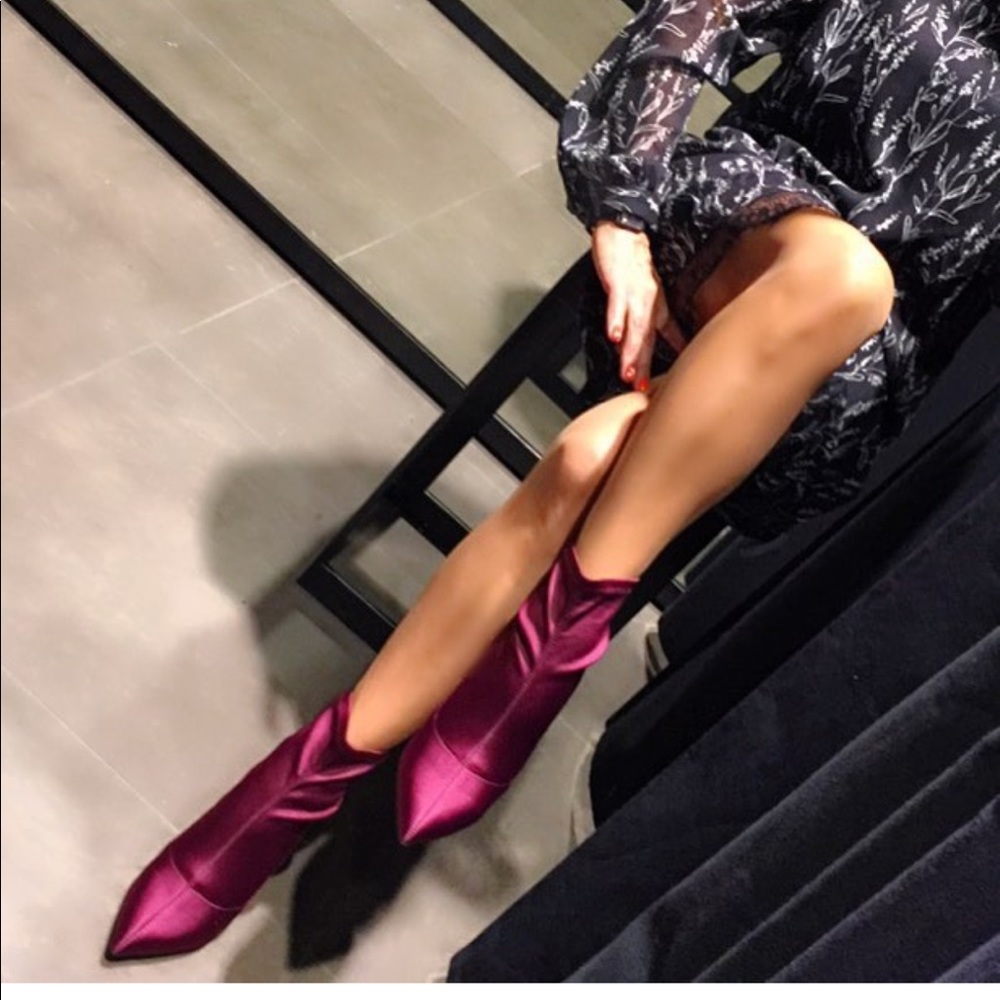 ZARA Burgundy Neoprene Flat Stretch Ankle Boots